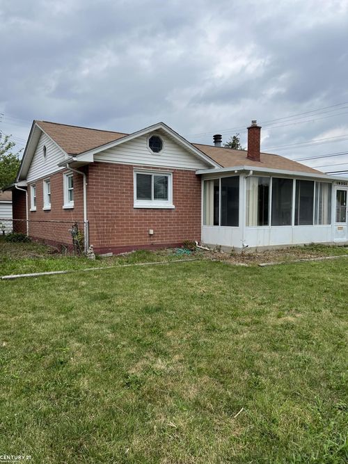 19351 Eastland St, Roseville, MI, 48066-4168 | Card Image