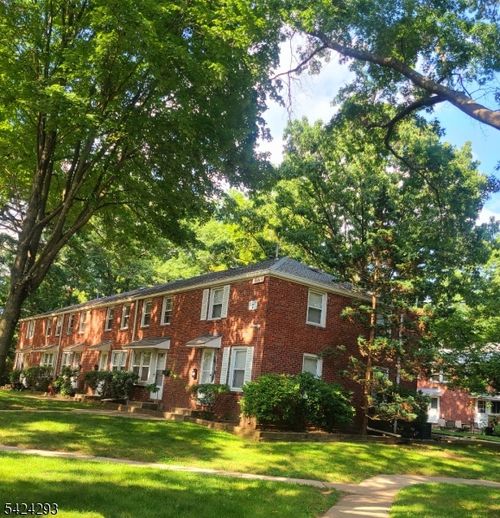 130 Glenbrook Pkwy, Englewood, NJ, 07631-2158 | Card Image