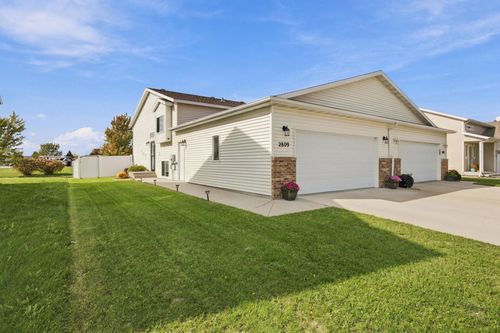 2809 Umber Ct S, Fargo, ND, 58104-8431 | Card Image