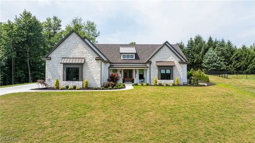 8484 Ivy Hill Dr, Poland, OH, 44514-5213 | Card Image