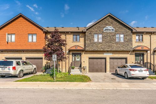 4-29 Madelaine Dr, Barrie, ON, L9J0G8 | Card Image