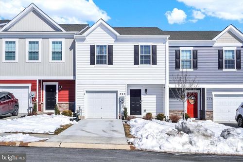 325 Locust Run Dr, YORK, PA, 17404-9103 | Card Image