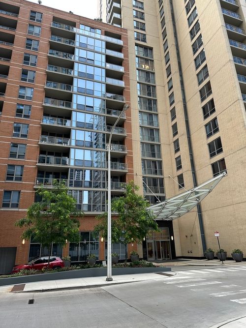 807-420 Waterside Dr, Chicago, IL, 60601-8004 | Card Image