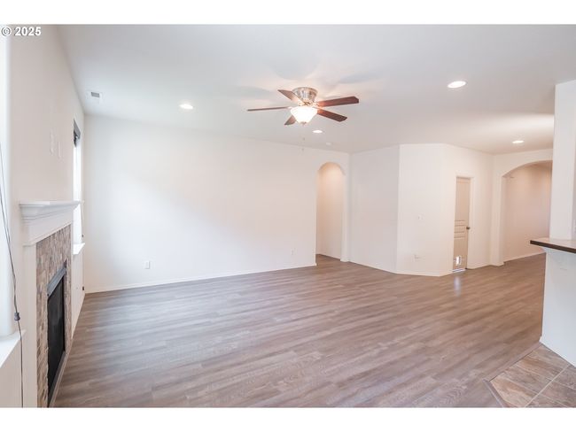 1067 S 55 Th St, House other with 3 bedrooms, 2 bathrooms and 2 parking in Springfield OR | Image 4