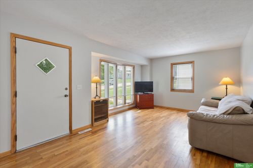 12328 C St, Omaha, NE, 68144-4147 | Card Image