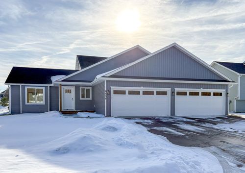 4658 9th St Ne, Saint Cloud, MN, 56304-9452 | Card Image