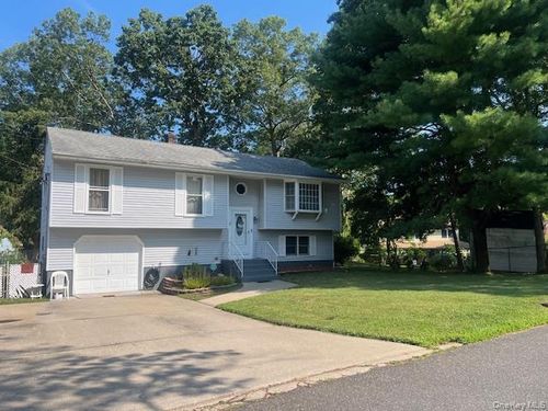 3 Wainscott Dr, Sound Beach, NY, 11789-2337 | Card Image