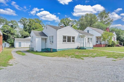 3121 Plantation Rd Ne, Roanoke, VA, 24012-3725 | Card Image