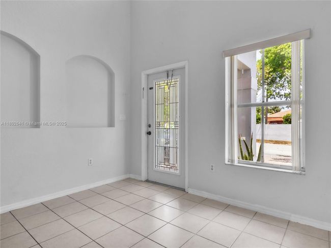 16628 Sw 47 Th Ter, Townhouse with 3 bedrooms, 3 bathrooms and null parking in Miami FL | Image 6