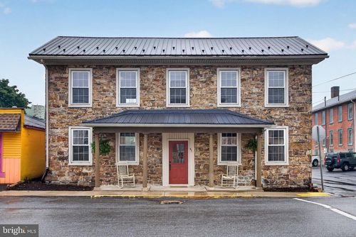 41 N Market St, MILLERSTOWN, PA, 17062-9572 | Card Image