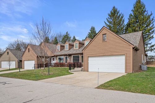 3827 S Oakbrook Dr, Greenfield, WI, 53228-1366 | Card Image