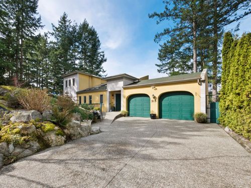 313 Skyline Dr, Gibsons, BC, V0N1V8 | Card Image