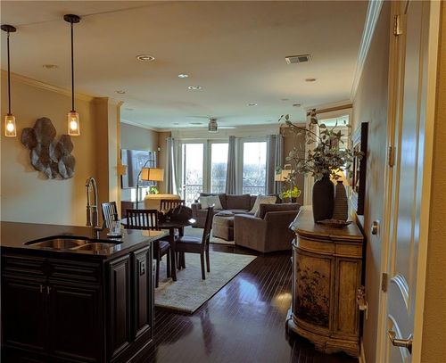 unit-204b-10531 Mission Rd, Leawood, KS, 66206-2706 | Card Image