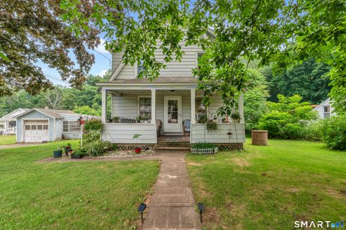 124 Hunt Ln, East Haven, CT, 06512-1104 | Card Image