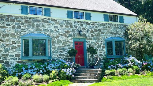 8 Holly Ln, Rye, NY, 10580-3908 | Card Image