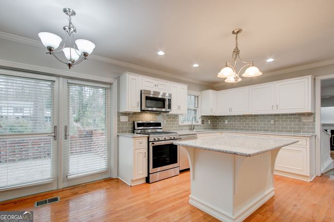 7070 Glenridge Dr, House other with 4 bedrooms, 3 bathrooms and null parking in Atlanta GA | Image 11