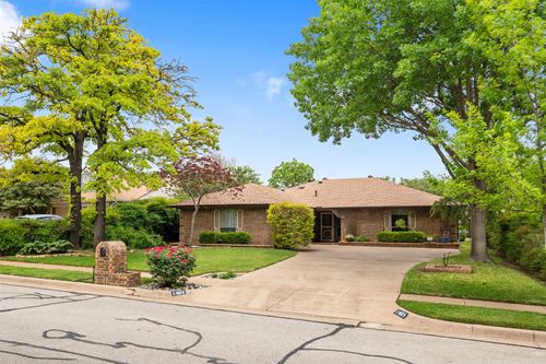 1409 Circle Ln, Bedford, TX, 76022-6743 | Card Image