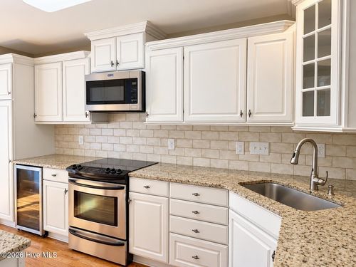 175 N Knoll Rd, Southern Pines, NC, 28387-2907 | Card Image