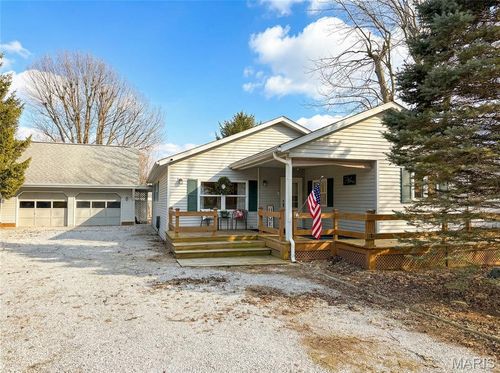 611 Harrington St, Carlinville, IL, 62626-1230 | Card Image