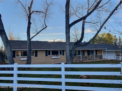 516 Moose St, Pinedale, WY, 82941-5297 | Card Image