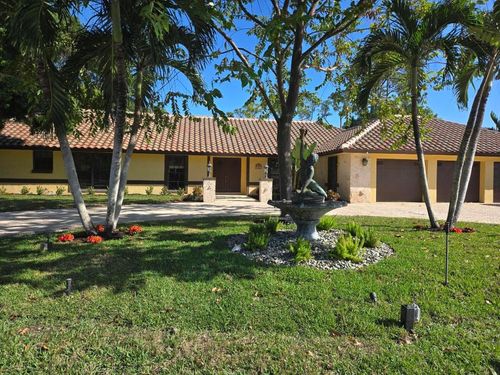 581 S Country Club Dr, Atlantis, FL, 33462-1236 | Card Image
