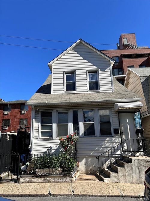 13611 Carlton Pl, Flushing, NY, 11354-2946 | Card Image