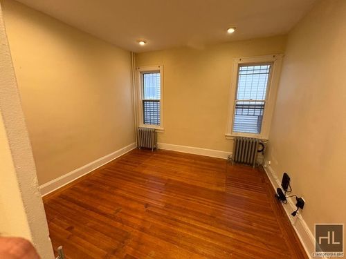 128 Park Hill Ave, Yonkers, NY, 10701-4850 | Card Image