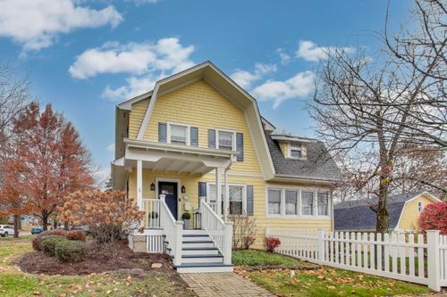 45 S Thurlow St, Hinsdale, IL, 60521-3120 | Card Image