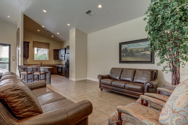 Clubhouse gathering area | Image 29