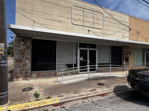 212 S Houston Ave, Cameron, TX, 76520-3933 | Card Image