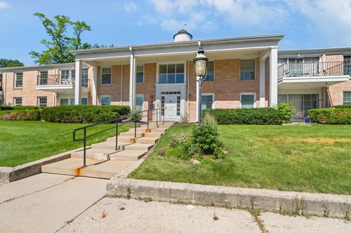 208-1305 W Main Street, Lake Geneva, WI, 53147 | Card Image