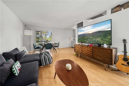 s7-23515 Lyons Ave, Valencia, CA, 91355-3027 | Card Image