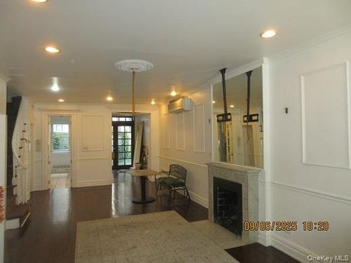 231 E 62nd St, New York, NY, 10065-7685 | Card Image