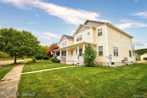 4487 Home Town Dr, Flint, MI, 48506-4531 | Card Image