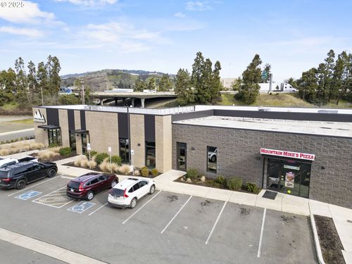 722 W Harvard Ave, Roseburg, OR, 97471-2989 | Card Image