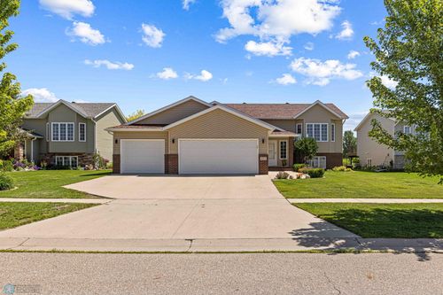 4515 Westport Pkwy, West Fargo, ND, 58078-8846 | Card Image