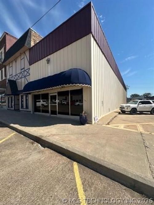 119 N Broadway St, Holdenville, OK, 74848-3247 | Card Image