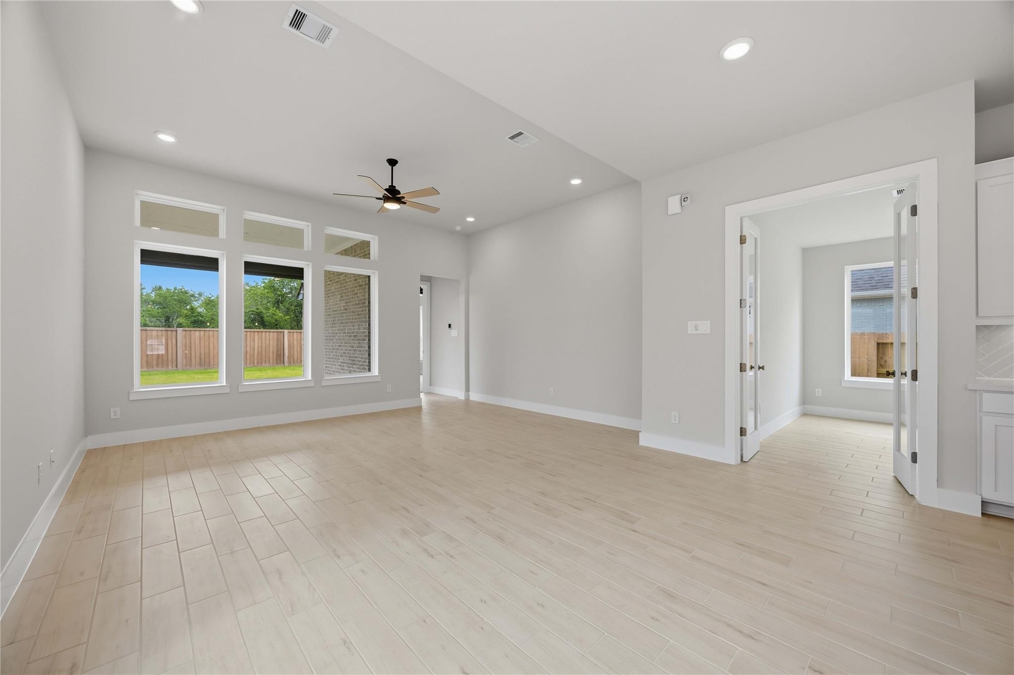 Residential in Iowa Colony 3