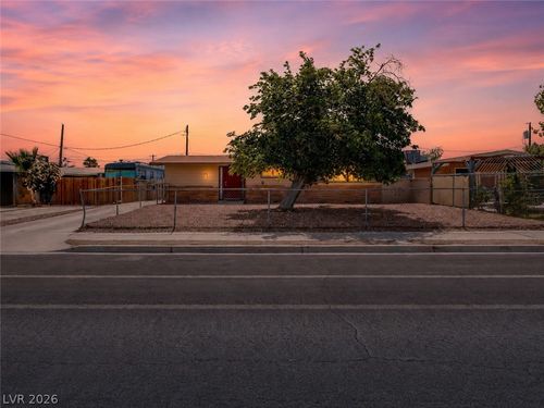 706 Upland Blvd, Las Vegas, NV, 89107-3635 | Card Image