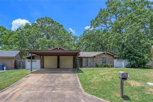 2911 W Day St, Denison, TX, 75020-4030 | Card Image