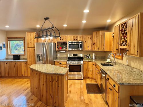 5012 Vista Bay Trl, Goodrich, MI, 48438-8938 | Card Image