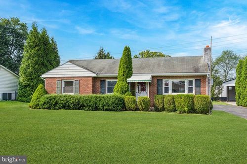 43 Oak Ln, ROYERSFORD, PA, 19468-1213 | Card Image