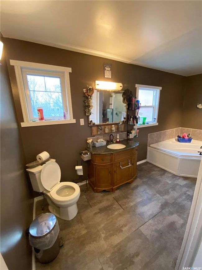 213 Ancona St, House other with 3 bedrooms, 2 bathrooms and 8 parking in Esterhazy SK | Image 20