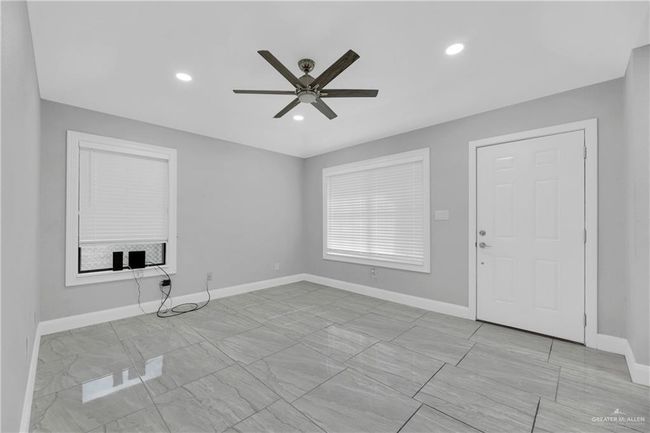 Living room area | Image 9