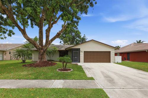 107 Starling Ave, Royal Palm Beach, FL, 33411-1714 | Card Image