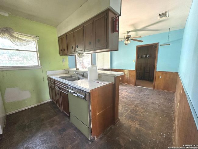 5230 Swann Ln, House other with 3 bedrooms, 1 bathrooms and null parking in Kirby TX | Image 7