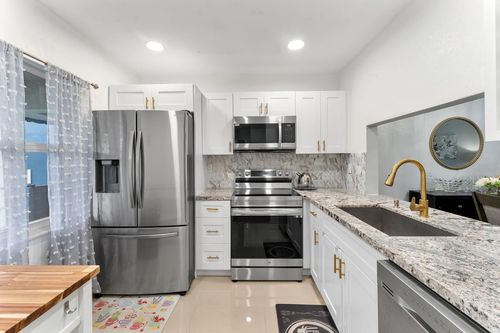 h-305-7807 Golf Circle Dr, Margate, FL, 33063-7352 | Card Image