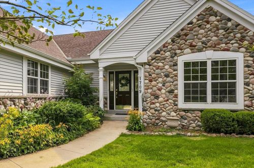 1709 Tumbleweed Circle, West Bend, WI, 53095 | Card Image