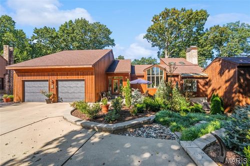 18 Tanewood Ct, Belleville, IL, 62223-3948 | Card Image