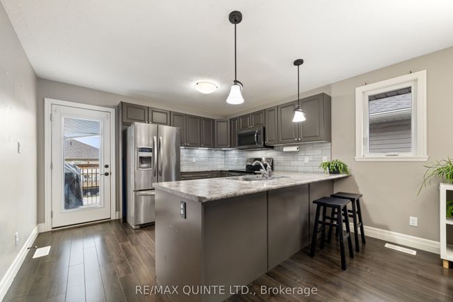 8 Mcintosh Cres, House other with 5 bedrooms, 2 bathrooms and 2 parking in Trenton ON | Image 8